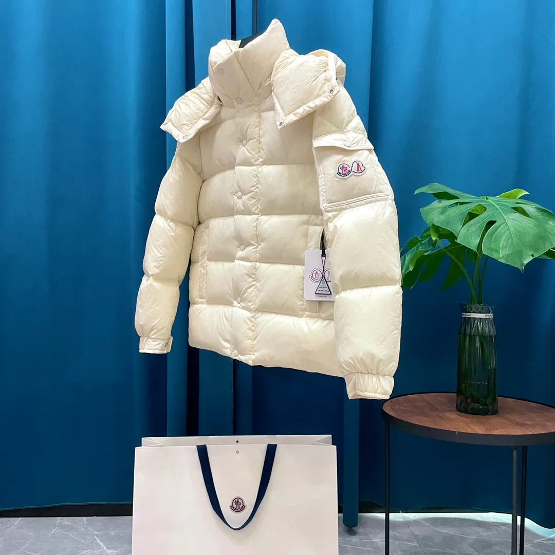 P390 Moncler/ 2026 70 、 。 DNA ， ， 。 Classic ， 、 。 Classic 70 。 Quality， 90 ，Premium Quality ， ，Black ！ Sizes M-3XL